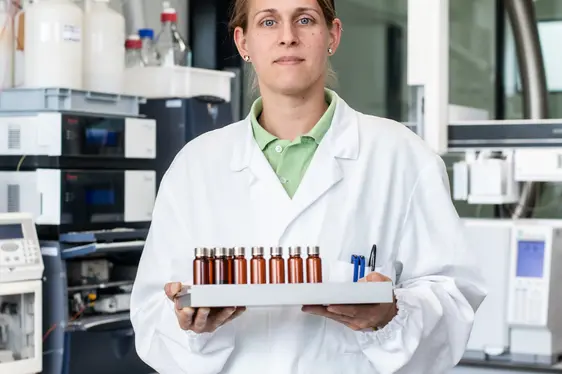 Fig. 4: Daniela Hey, Laboratorio per Aromi e Metaboliti
© Laimburg Research Centre/Ivo Corrà