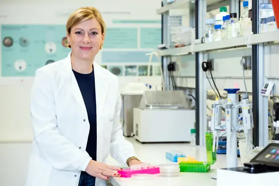 Abb. 7: Sabine Öttl, Leiterin des Instituts für Pflanzengesundheit am Versuchszentrum Laimburg.
© Laimburg Research Centre/ivo corrà