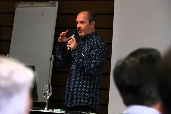 Fig. 2: Ulrich Pedri, responsabile del settore Enologia del Centro di Sperimentazione Laimburg, ha presentato le prove sul raffreddamento delle uve.
© Laimburg Research Centre/agnese martinelli