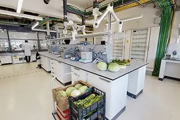 Der virtuelle 3D-Rundgang enthält über 400 Infopunkte, die interessante Informationen zu den vielfältigen Forschungstätigkeiten das Versuchszentrum geben. Darum eignet sich der 3D-Rundgang bestens für didaktische Zwecke.: ©Versuchszentrum Laimburg/visim