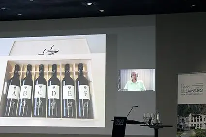 Prof. Robert Steidl präsentiert Versuchsergebnisse der Höheren Bundeslehranstalt und Bundesamt für Wein- und Obstbau Klosterneuburg in Österreich über eine digitale Zuschaltung: ©Versuchszentrum Laimburg