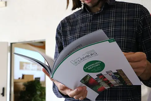 Fig. 1: Il Laimburg Report informa su attuali risultati di ricerca del Centro di Sperimentazione Laimburg. © Centro di Sperimentazione Laimburg