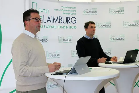 Fig. 1: Il moderatore Christian Plitzner e il responsabile di settore Agricoltura Montana Giovanni Peratoner al Forum di esperti in Agricoltura montana, in versione digitale. © Centro di Sperimentazione Laimburg