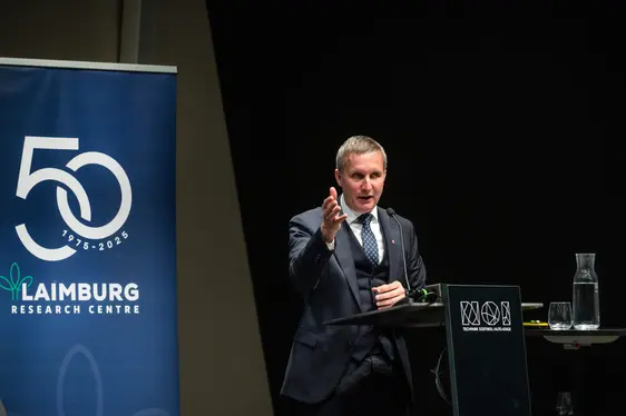 Abb. 4: Der Landesrat für Landwirtschaft, Forstwirtschaft und Tourismus, Luis Walcher, hat die Bedeutung des Versuchszentrums Laimburg für das Land Südtirol betont.
©Laimburg Research Centre/ivo corrà