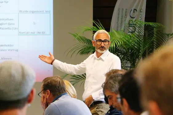 Fig. 2: Il Direttore del Centro di Sperimentazione Laimburg, Michael Oberhuber, in occasione di una seduta del Comitato scientifico di settore: © Laimburg Research Centre /agnese martinelli