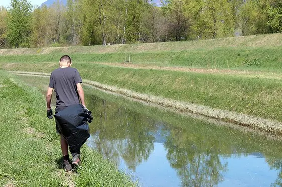 Fig. 4: Il fossato è stato ripulito da rifiuti.: © Centro di Sperimentazione Laimburg