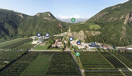 Il tour virtuale inizia con una vista dal drone dell'intera area del Centro di Sperimentazione Laimburg. ©Centro di Sperimentazione Laimburg/visim