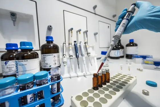 Fig. 4: Il Laboratorio per Aromi e Metaboliti è coinvolto nel progetto PROSEED: © Laimburg Research Centre/Ivo Corrà