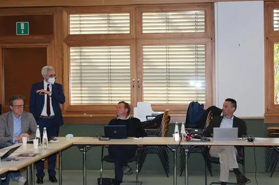 Abb. 3: Der Wissenschaftliche Beirat des Versuchszentrums Laimburg diskutiert über seine Organisation und Aufgaben.: © Versuchszentrum Laimburg