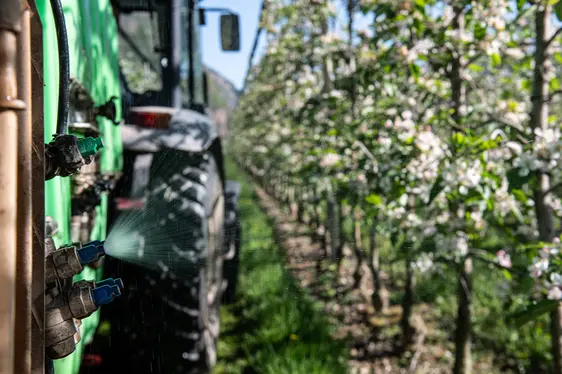Abb. 2: Pflanzenschutz als unverzichtbarer Bestandteil der landwirtschaftlichen Produktion
© Laimburg Research Centre/Ivo Corrà