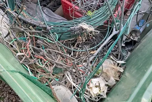 Fig. 1: Gli utilizzi della plastica in agricoltura sono molteplici e spaziano dalle coperture per serre ai sistemi di irrigazione, dai teli per la pacciamatura alle reti antigrandine: © Laimburg Research Centre