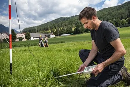 Abb. 1: Versuche zum Futtermittelanbau, Fachbereich Berglandwirtschaft des Versuchszentrums Laimburg: © Research Centre Laimburg/ivo corrà