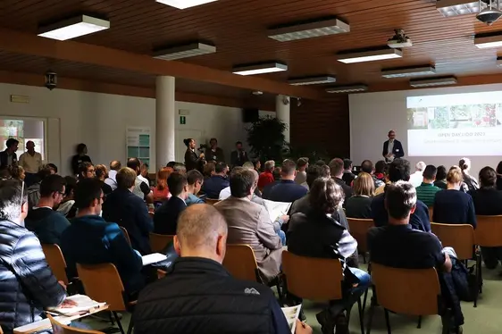 Fig. 2: Oltre 120 persone interessate hanno partecipato all'Open Day LIDO presso il Centro di Sperimentazione Laimburg: © Laimburg Research Centre /agnese martinelli