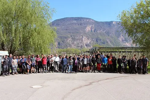 Fig. 1: La squadra di “Sustainable Laimburg” per la raccolta dei rifiuti 2022. © Centro di Sperimentazione Laimburg