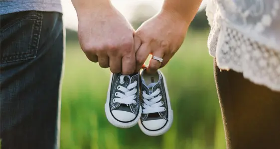 Mutterschaft und Vaterschaft