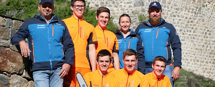 Stehend von links: Telfser Othmar, Wallnöfer Lukas, Tumler Alois, Götsch Simone, Niederholzer Klaus Kniend, Egger Andreas, Weissenhorn Patrick, Telser Egon Stehend von links: Telfser Othmar, Wallnöfer Lukas, Tumler Alois, Götsch Simone, Niederholzer Klaus Kniend, Egger Andreas, Weissenhorn Patrick, Telser Egon