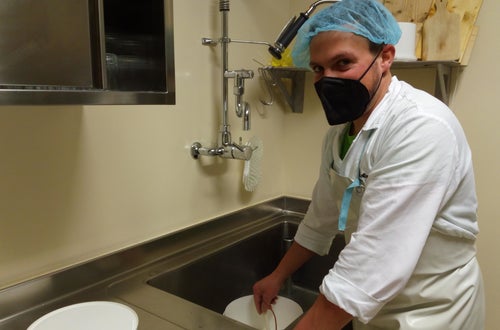 Fleißig in der Sennerei Fleißig in der Sennerei