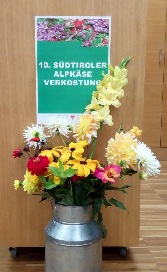 Festliches Gesteck zur Alpkäseverkostung Festliches Gesteck zur Alpkäseverkostung