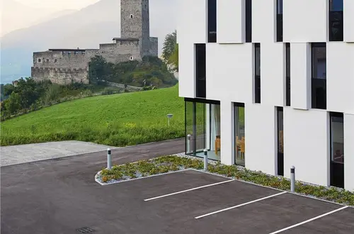 Schülerheim von außen mit Blick auf die Fürstenburg Schülerheim von außen mit Blick auf die Fürstenburg