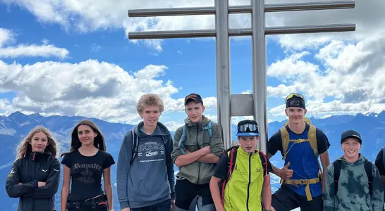 Schüler am Watles-Kreuz. Schüler am Watles-Kreuz.