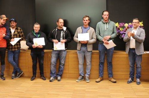 Senn mit ausgezeichnetem Alpkäse Senn mit ausgezeichnetem Alpkäse