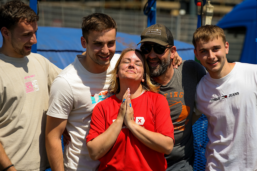 DKMS ambassador & social media influencer Sally Hurman celebrates bungee triumph with husband Gavin and their sons