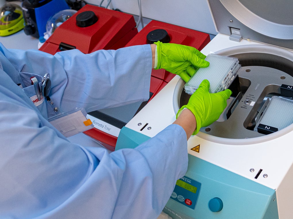 DKMS Life Scien Lab centrifuge DKMS Life Scien Lab centrifuge
