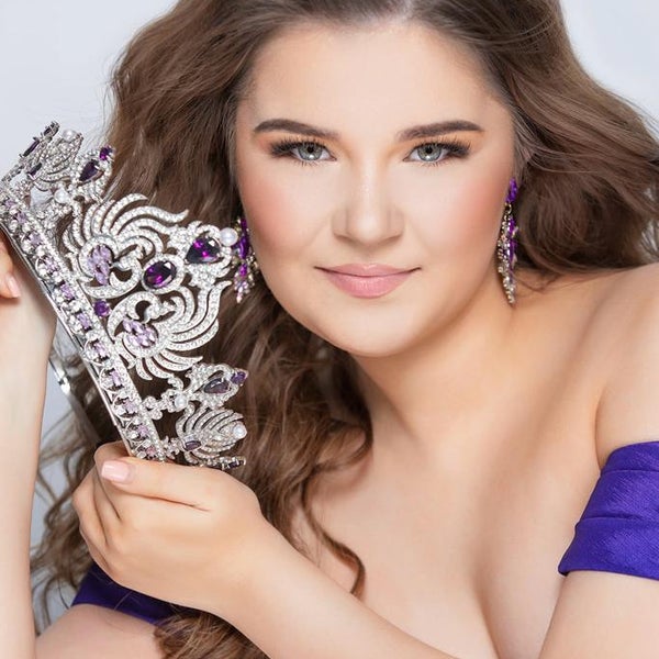 Amber with her Miss Teenage Galaxy crown Amber with her Miss Teenage Galaxy crown