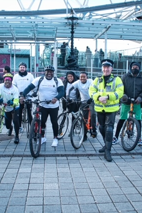 Spinoff@3 supporters back DKMS patient Arya Lloyd (courtesy of June Niles from JB in the Sun photography)