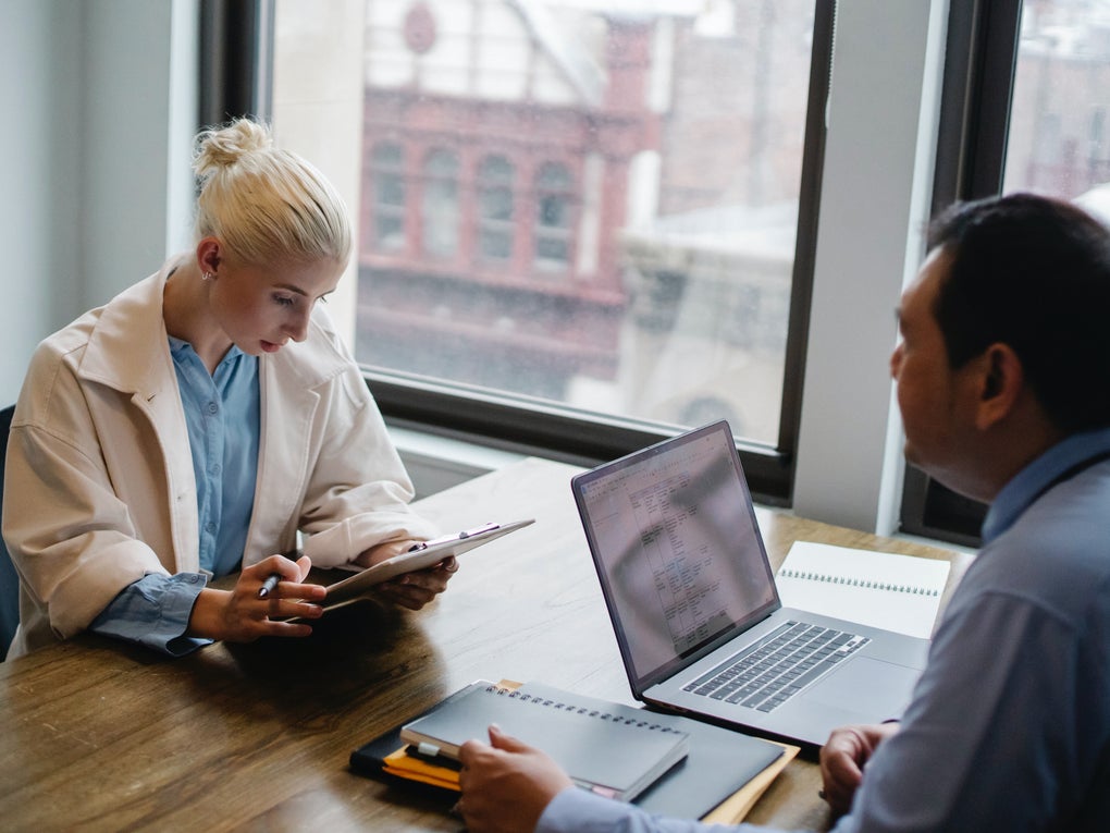 Doctor interviews donor Doctor interviews donor