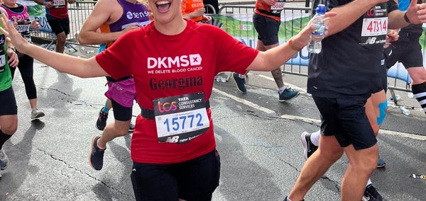 Georgina running in the London Marathon wearing DKMS t shirt