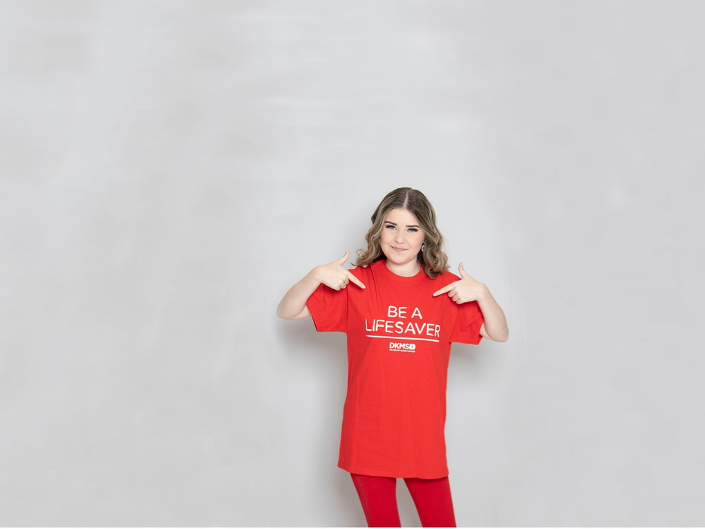 Amber Hood in red DKMS 'Be a Lifesaver' t-shirt Amber Hood in red DKMS 'Be a Lifesaver' t-shirt