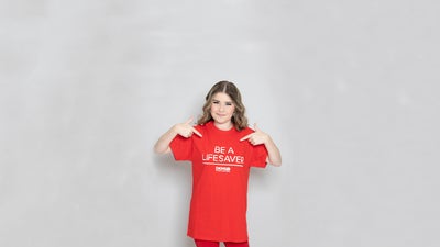 Amber Hood in red DKMS 'Be a Lifesaver' t-shirt