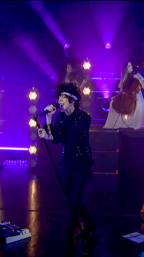 Multiplatinum singer-songwriter LP performs at DKMS Gala 2020