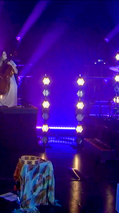 Multiplatinum singer-songwriter LP performs at DKMS Gala 2020
