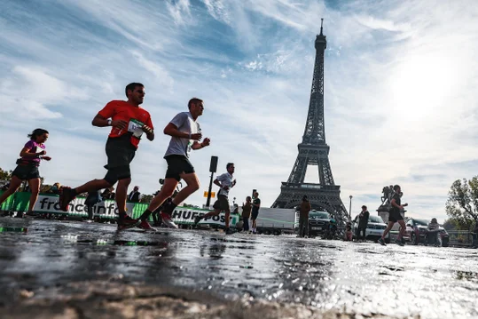 Several runners with the Eiffel Tower in the background