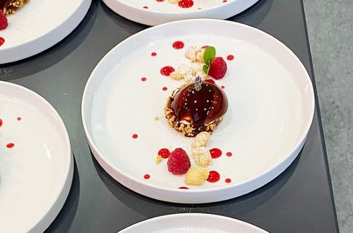 Dessertkreation aus der Schauküche Dessertkreation aus der Schauküche