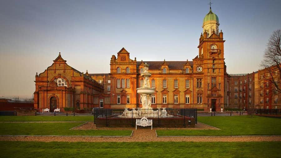 Exterior image of the hotel.