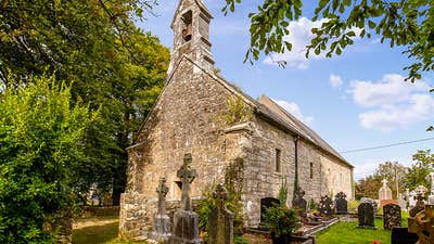 Step through the 1,000-year-old doorway that Brian Ború himself once passed through and enjoy the captivating audio-visual presentation that brings the story and the heritage of Tuamgraney to life