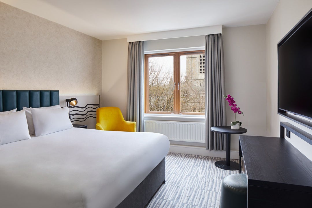 Double bed with white sheets 