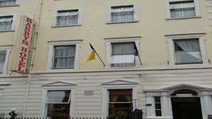 Barrys Hotel
