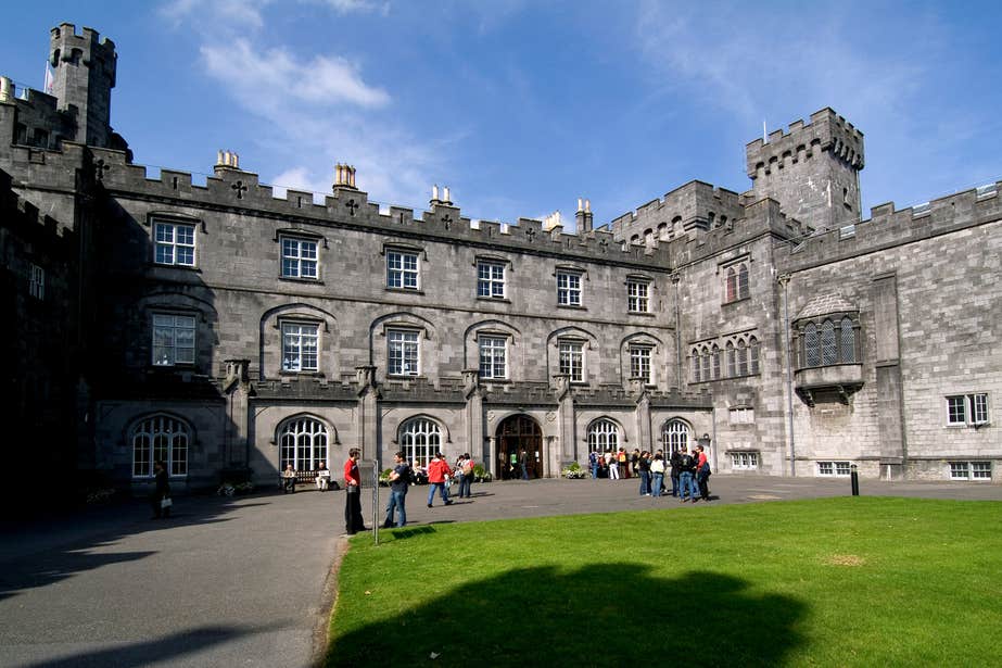 People exploring the grounds of Kilkenny Castle 