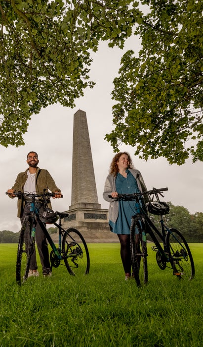 A couple cycling in Phoenix Park