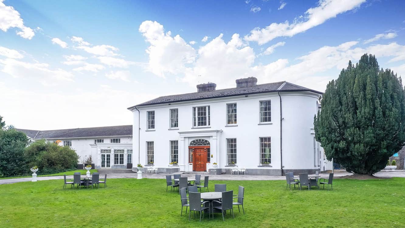 Front view of property