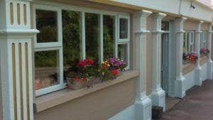 The Hollow Bar & Seafood Restaurant