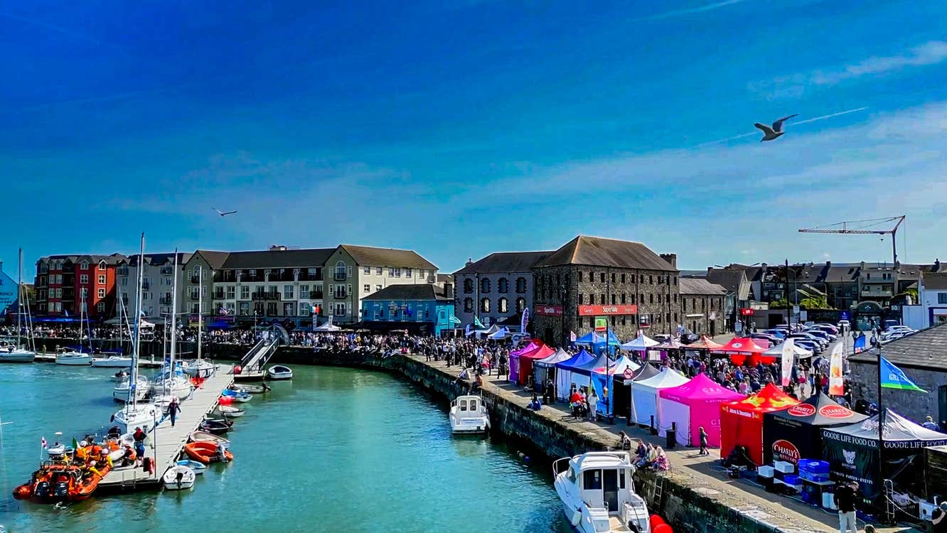 Saturday market on the quay