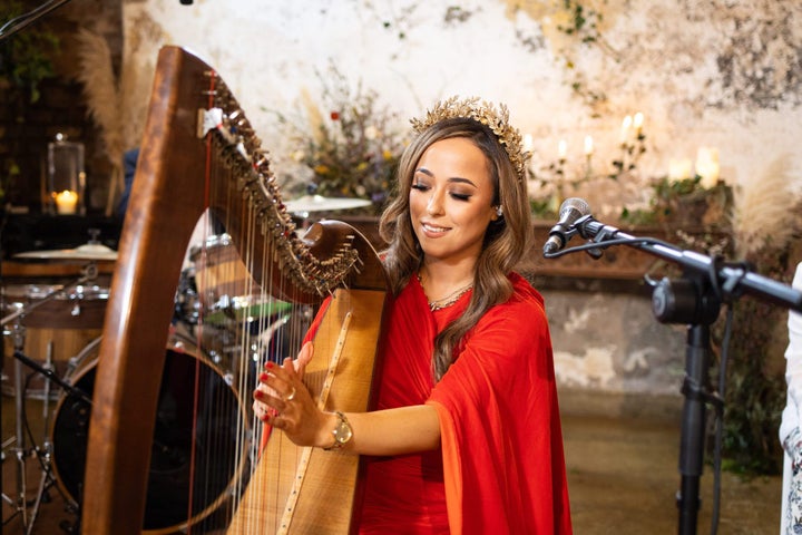 BRÍDÍN, modern folk harpist