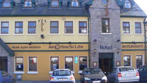 An Crúiscín Lán Hotel