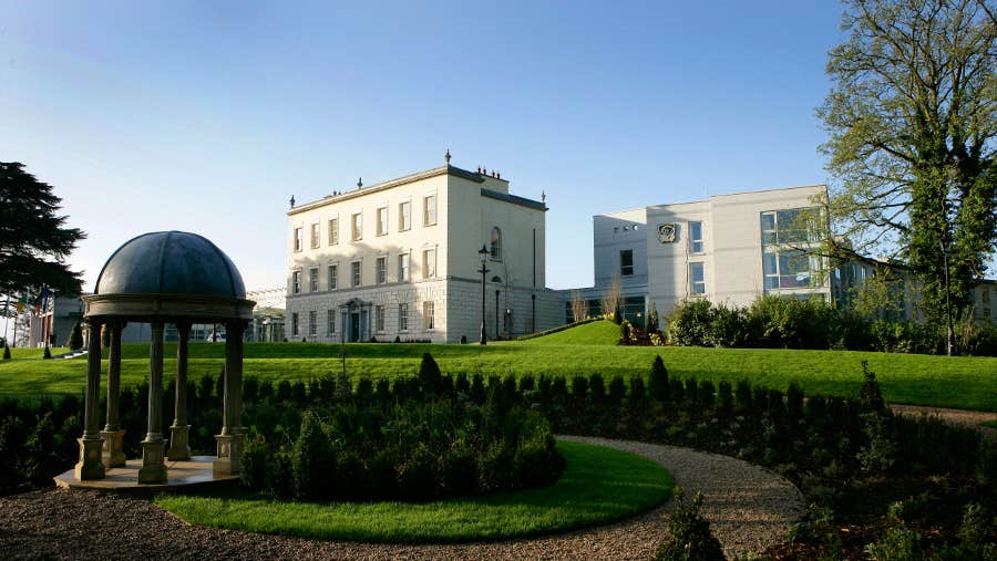 Dunboyne Castle Hotel & Spa_Exterior gazebo view