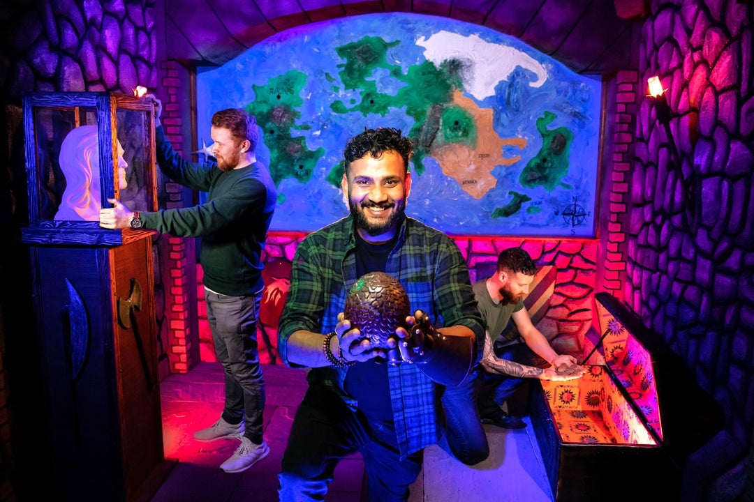 Incognito Escape Room view of the King's Quest room and the dragon egg